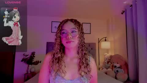 Snapshot of ximena_sotto1 chatting on 07/18/26, 06:12 camila online show from 07/18/26, 06:12