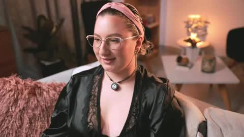 Snapshot of ximenna_cruz_ chatting on 06/01/26, 11:34 Xime Independent Artist online show from 06/01/26, 11:34