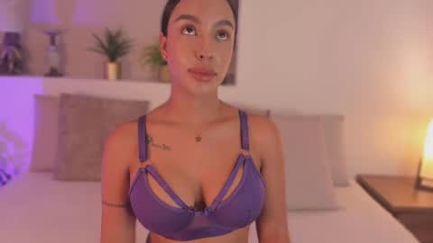 Snapshot of xiomara__cortes chatting on 07/12/26, 12:29 X I O M A R A online show from 07/12/26, 12:29