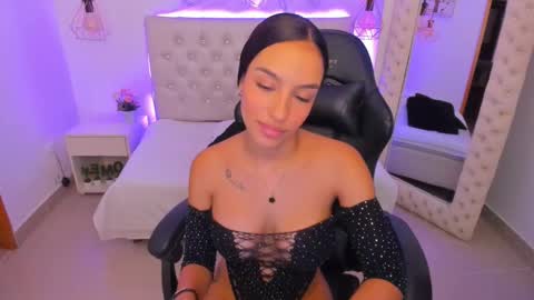 xiomara_cortes online show from 02/25/25, 07:25