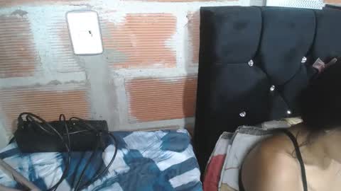 xiomi705825 online show from 10/21/25, 02:12