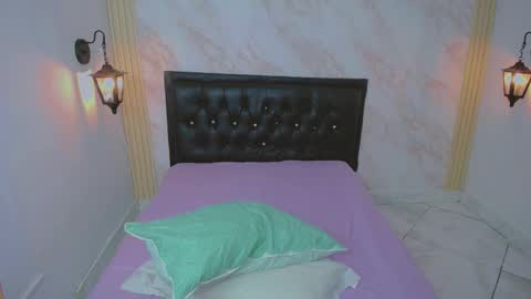 XiomyFox online show from 02/08/26, 10:51