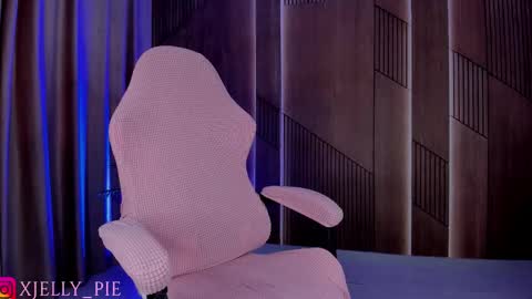 Snapshot of xjelly_piee chatting on 11/24/25, 06:46 Charisma online show from 11/24/25, 06:46