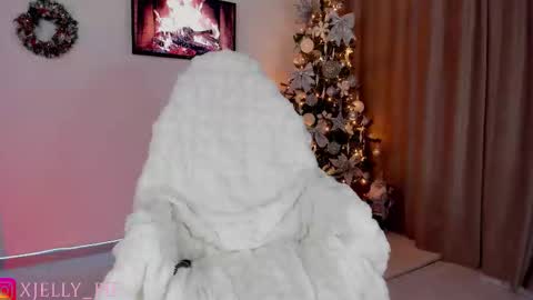 Snapshot of xjelly_piee chatting on 12/15/25, 03:38 Charisma online show from 12/15/25, 03:38