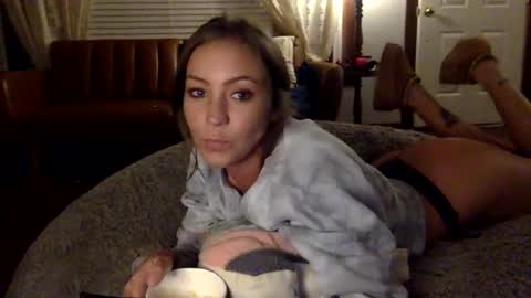 xLacyy online show from 10/21/25, 02:12