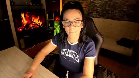 Lara online show from 03/10/25, 10:02
