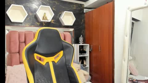 Snapshot of xlmena_slut chatting on 02/01/25, 06:43 Ximena online show from 02/01/25, 06:43