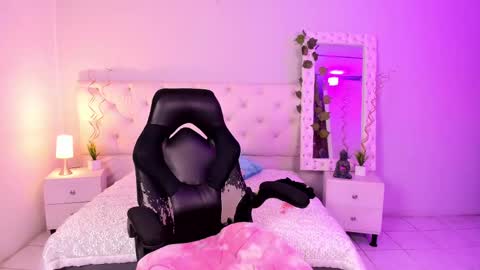 Snapshot of xlmena_slut chatting on 03/11/25, 12:11 Ximena online show from 03/11/25, 12:11