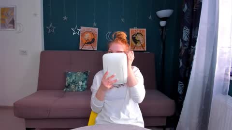 Chloe online show from 12/25/24, 09:34