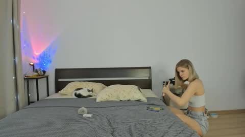 Chloe online show from 11/30/25, 08:29