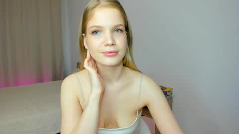 Chloe online show from 04/21/26, 09:59