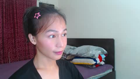 Snapshot of xlovely_destinyx chatting on 12/12/24, 06:53 Alice online show from 12/12/24, 06:53