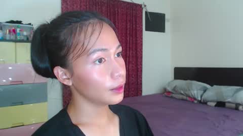 Snapshot of xlovely_destinyx chatting on 02/11/25, 07:02 Alice online show from 02/11/25, 07:02