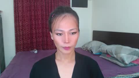 Snapshot of xlovely_destinyx chatting on 03/04/25, 04:30 Alice online show from 03/04/25, 04:30