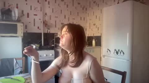 Snapshot of xlunasexyx chatting on 05/02/26, 02:33 Luna online show from 05/02/26, 02:33