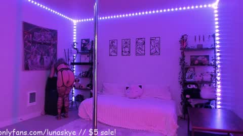   online show from 11/10/25, 10:36