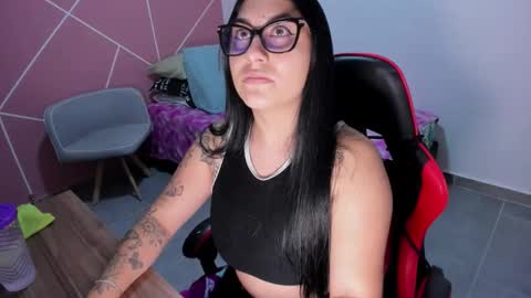 MILEE online show from 11/09/25, 01:15