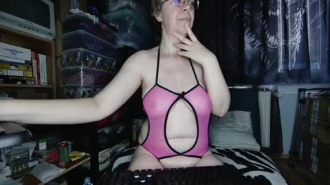 Snapshot of xnicetitsx chatting on 12/25/24, 10:06 xnicetitsx online show from 12/25/24, 10:06