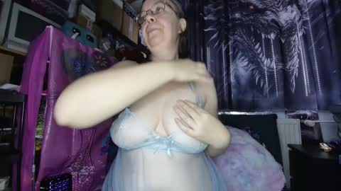 Snapshot of xnicetitsx chatting on 10/24/25, 07:05 xnicetitsx online show from 10/24/25, 07:05