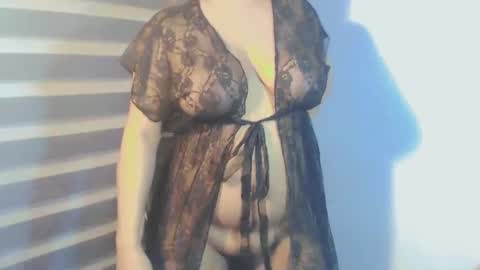 Snapshot of xo__kitty chatting on 02/13/25, 09:51 kitty online show from 02/13/25, 09:51