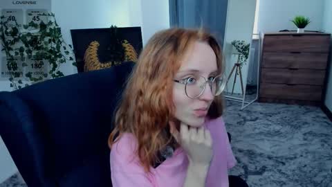 Kylie  online show from 10/16/25, 07:20