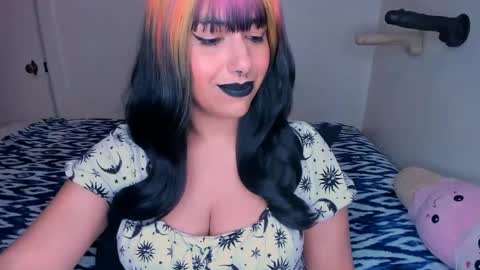 Snapshot of xocurvyrae chatting on 02/28/25, 08:20 Rae online show from 02/28/25, 08:20