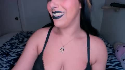 Snapshot of xocurvyrae chatting on 03/09/25, 01:46 Rae online show from 03/09/25, 01:46