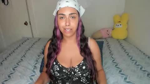 Snapshot of xocurvyrae chatting on 05/26/26, 06:48 Rae online show from 05/26/26, 06:48