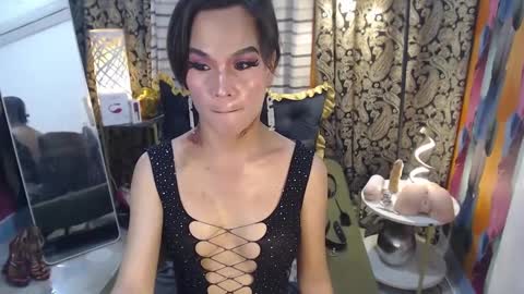 Snapshot of xqueenyasiandomcumx chatting on 01/17/25, 12:53 address me as QUEEN  NINA  A Little Bit  of ANGELIC FACE with a Wild Demonic Side online show from 01/17/25, 12:53