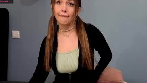 Snapshot of xsexycouples chatting on 02/10/25, 11:23 AnnaMaee online show from 02/10/25, 11:23