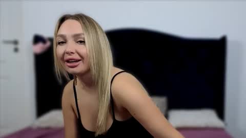 Snapshot of xsexycouples chatting on 10/30/25, 06:41 AnnaMaee online show from 10/30/25, 06:41