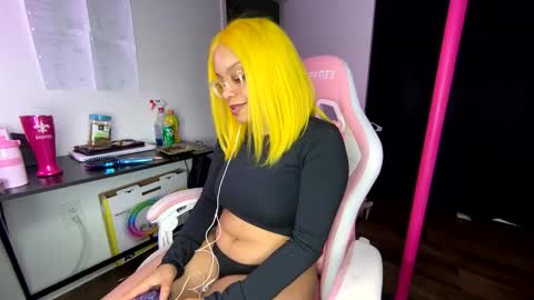 xStarGazingx online show from 05/01/26, 04:28