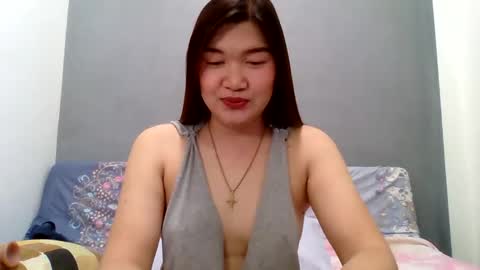 Snapshot of xsweetiemajax chatting on 09/15/25, 10:32 HI IM PAULINE online show from 09/15/25, 10:32