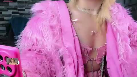 Snapshot of xthesexyboyx chatting on 06/28/26, 09:26 Femboy Exotic online show from 06/28/26, 09:26