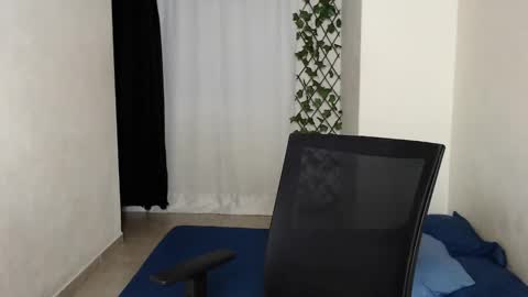 Snapshot of xtranherr chatting on 02/16/25, 12:19 xtranherr online show from 02/16/25, 12:19