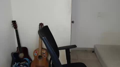 Snapshot of xtranherr chatting on 09/19/25, 11:27 xtranherr online show from 09/19/25, 11:27