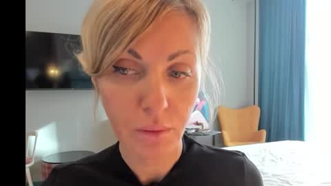 Snapshot of xvaleriax0 chatting on 09/12/25, 01:00 xvaleriax0 online show from 09/12/25, 01:00