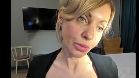 Snapshot of xvaleriax0 chatting on 09/13/25, 01:05 xvaleriax0 online show from 09/13/25, 01:05