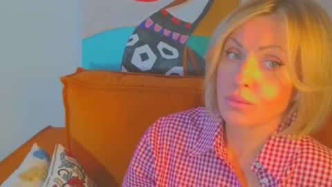 Snapshot of xvaleriax0 chatting on 02/25/26, 04:49 xvaleriax0 online show from 02/25/26, 04:49