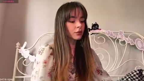 Lily online show from 07/10/26, 12:08