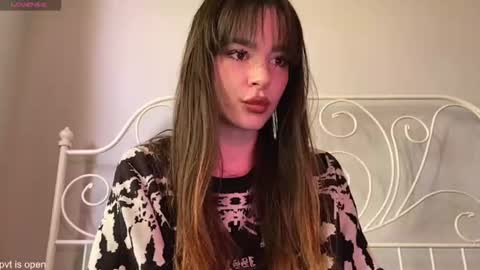 Lily online show from 07/17/26, 11:39