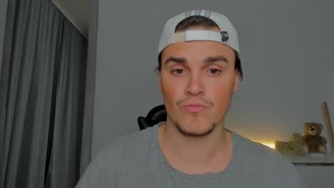 raul online show from 10/14/25, 01:50