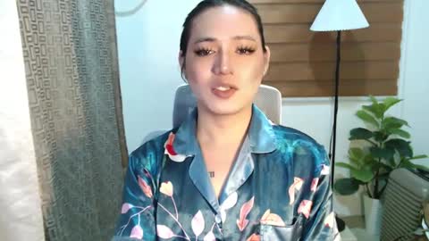 Snapshot of xxjulielovesyouxx chatting on 03/08/25, 10:11 July online show from 03/08/25, 10:11