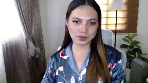 Snapshot of xxjulielovesyouxx chatting on 03/12/25, 05:46 July online show from 03/12/25, 05:46