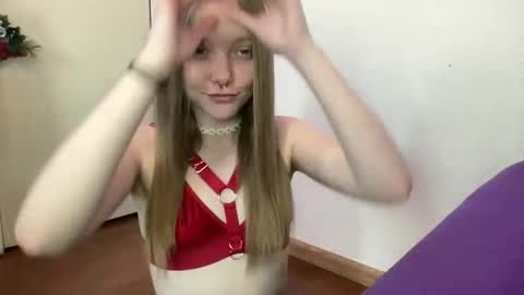 Snapshot of xxloveanastasia chatting on 12/18/25, 04:57 LoveAnastasia online show from 12/18/25, 04:57