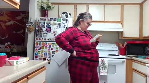 Snapshot of xxstrawberryjanexx chatting on 12/17/24, 07:48 Strawberry Jane online show from 12/17/24, 07:48