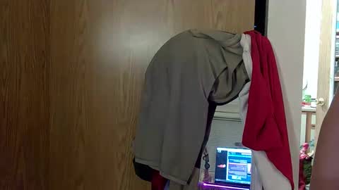 Snapshot of xxstrawberryjanexx chatting on 12/20/24, 04:09 Strawberry Jane online show from 12/20/24, 04:09