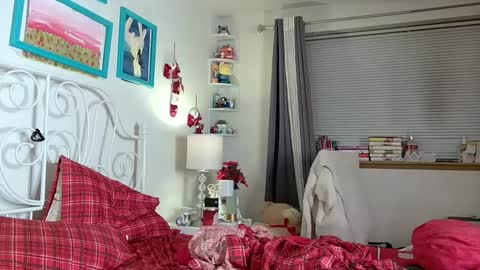 Snapshot of xxstrawberryjanexx chatting on 12/31/24, 06:59 Strawberry Jane online show from 12/31/24, 06:59