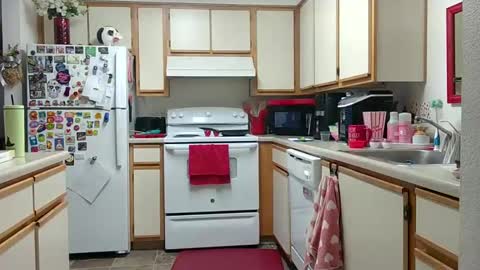 Snapshot of xxstrawberryjanexx chatting on 01/14/25, 10:44 Strawberry Jane online show from 01/14/25, 10:44