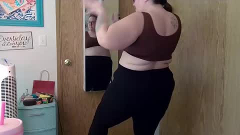 Snapshot of xxstrawberryjanexx chatting on 02/09/25, 02:06 Strawberry Jane online show from 02/09/25, 02:06